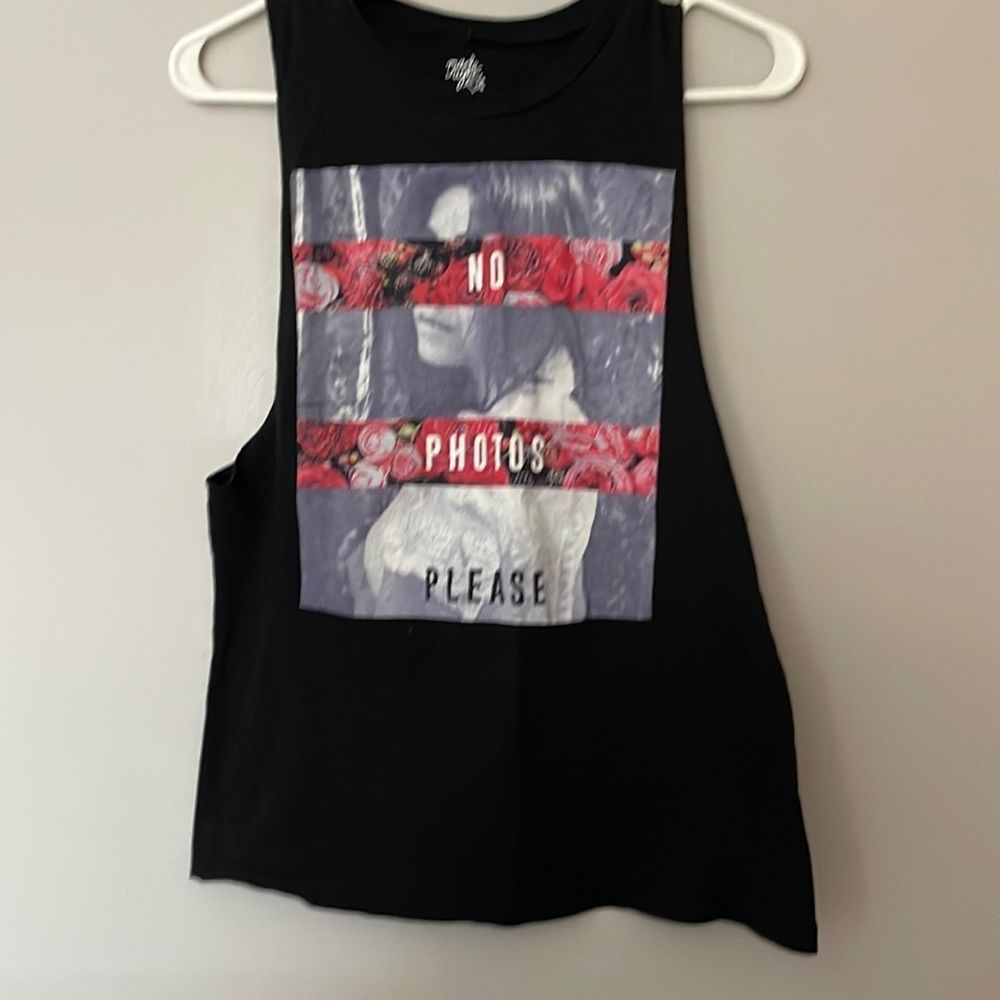 Made right small sleeveless black t-shirt that says,”No photos please”. Nice